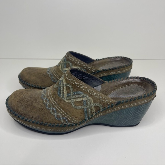 Clark’s Artisan Women’s 7 Brown Green Leather Western Stitched Comfort Clogs - Picture 3 of 14